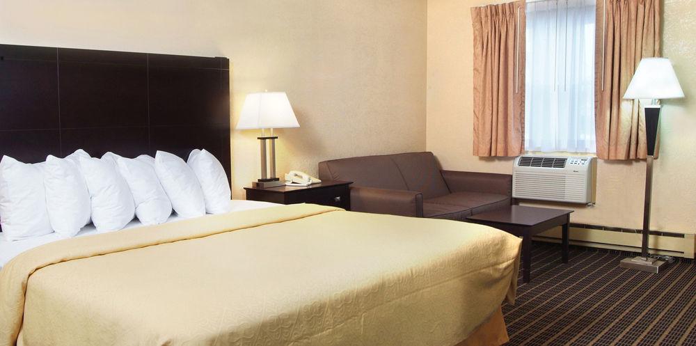 Quality Inn & Suites Big Rapids Near University Ngoại thất bức ảnh