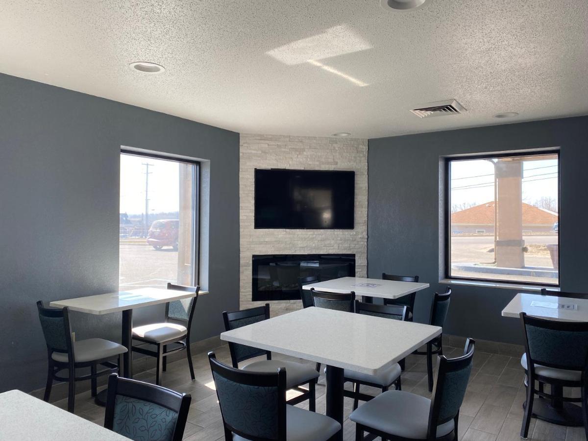 Quality Inn & Suites Big Rapids Near University Ngoại thất bức ảnh