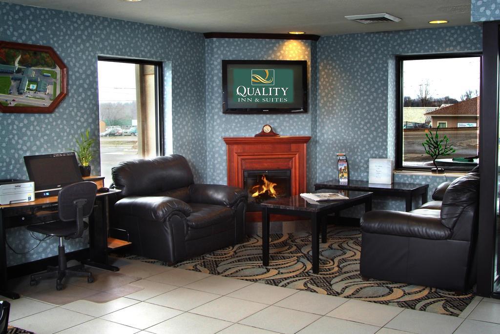 Quality Inn & Suites Big Rapids Near University Ngoại thất bức ảnh
