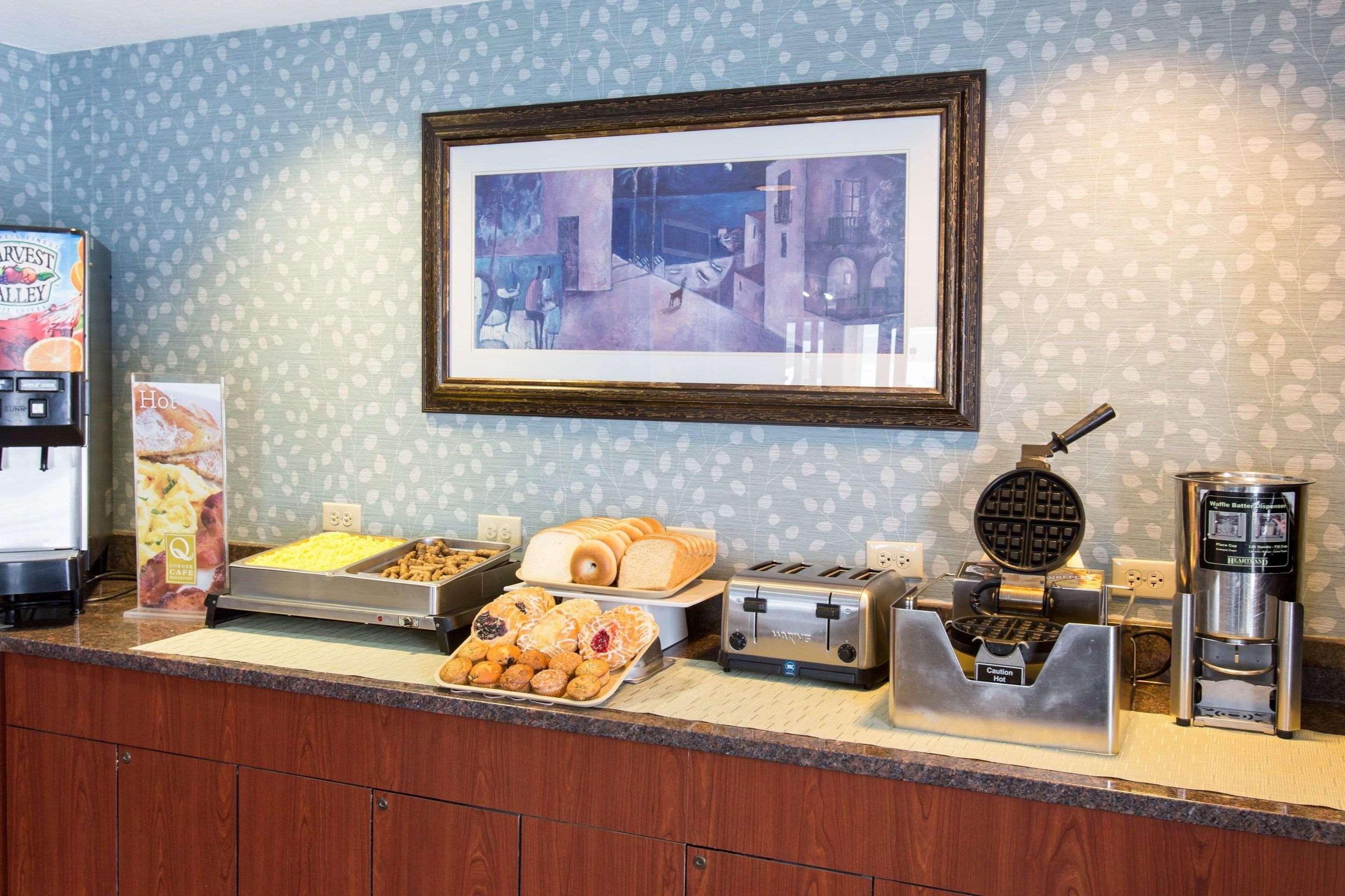 Quality Inn & Suites Big Rapids Near University Ngoại thất bức ảnh