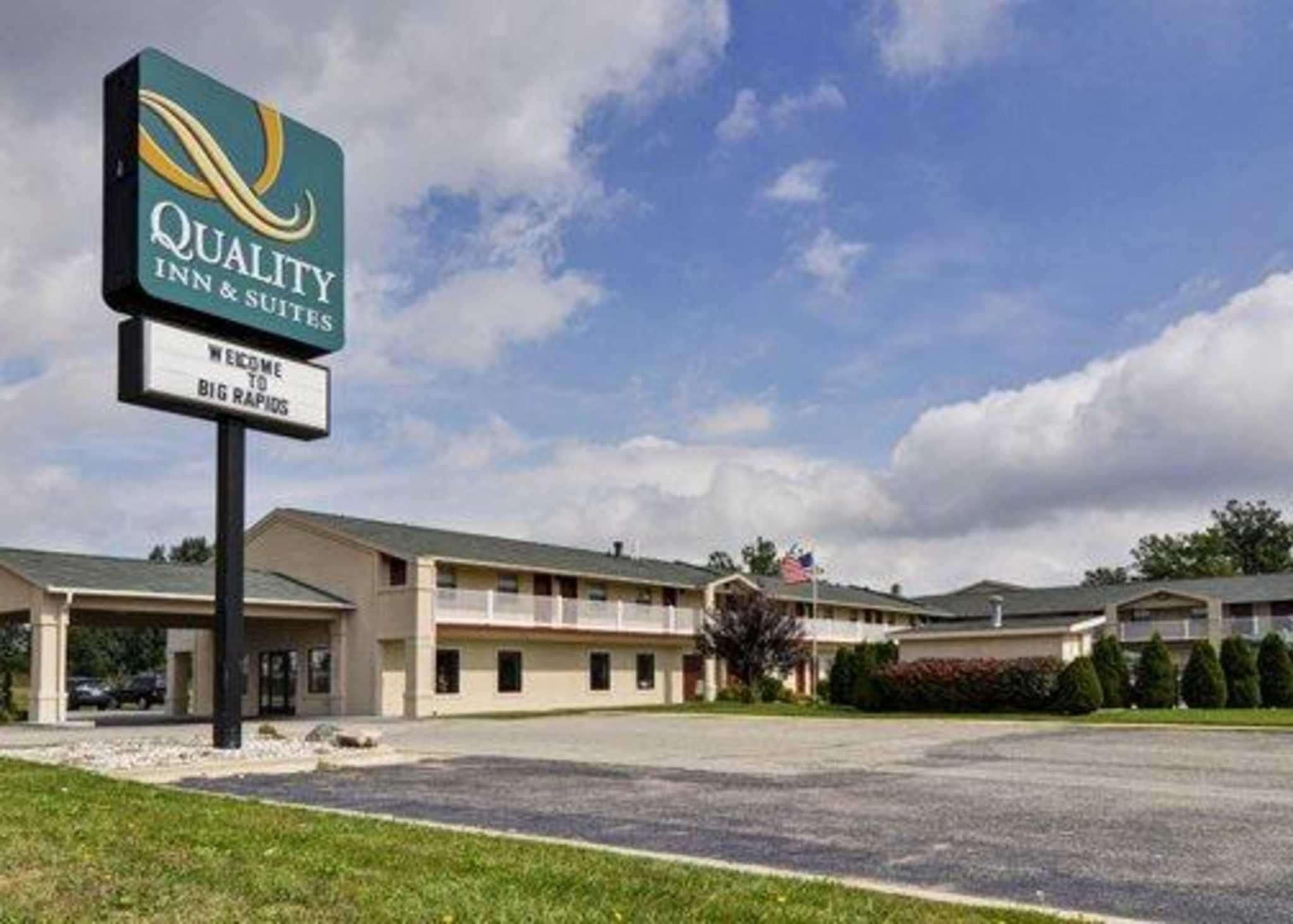 Quality Inn & Suites Big Rapids Near University Ngoại thất bức ảnh