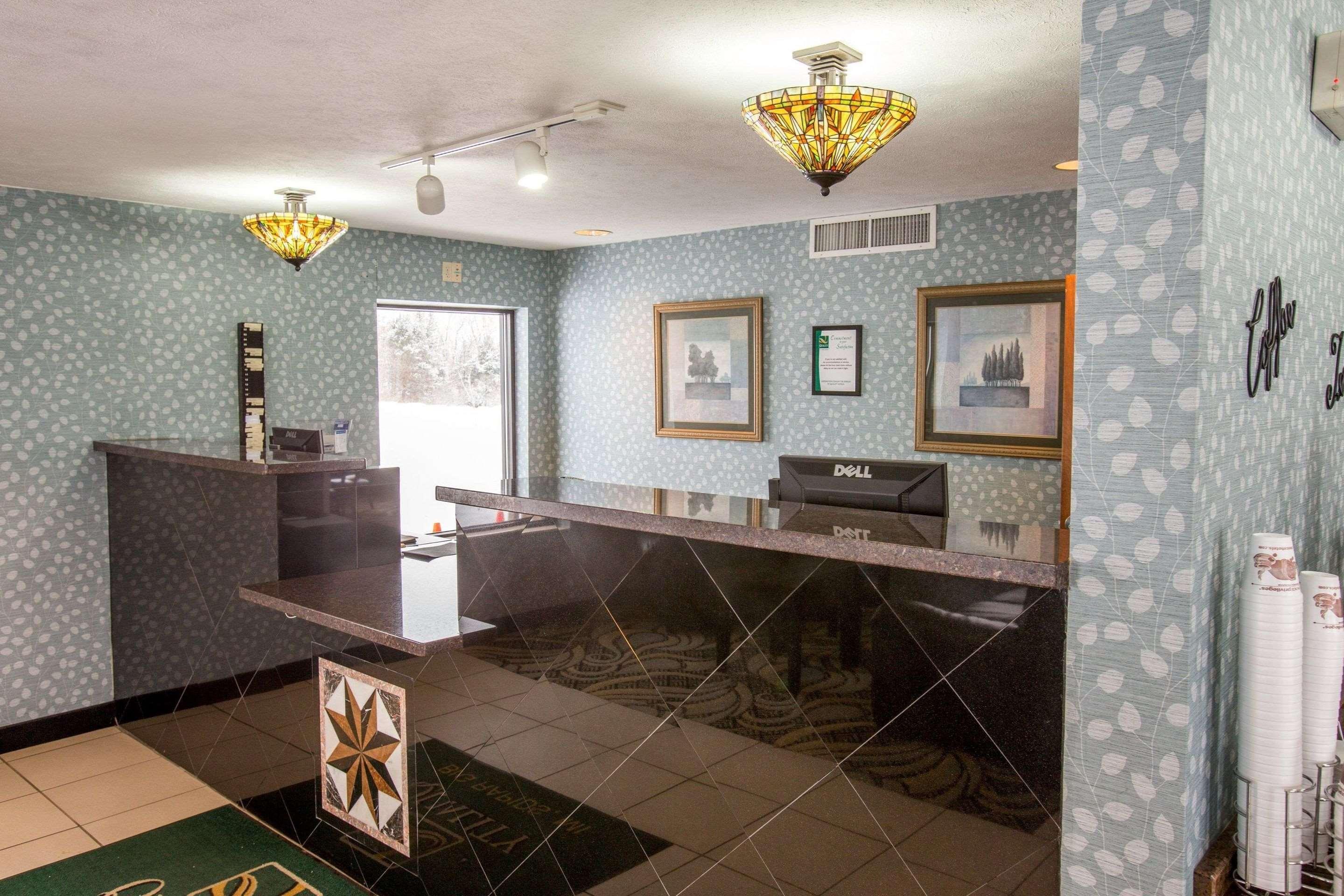Quality Inn & Suites Big Rapids Near University Ngoại thất bức ảnh