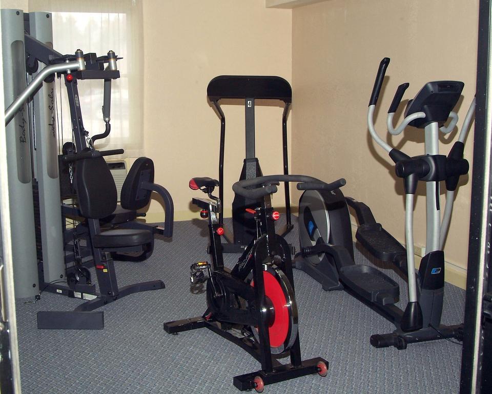 Quality Inn & Suites Big Rapids Near University Ngoại thất bức ảnh
