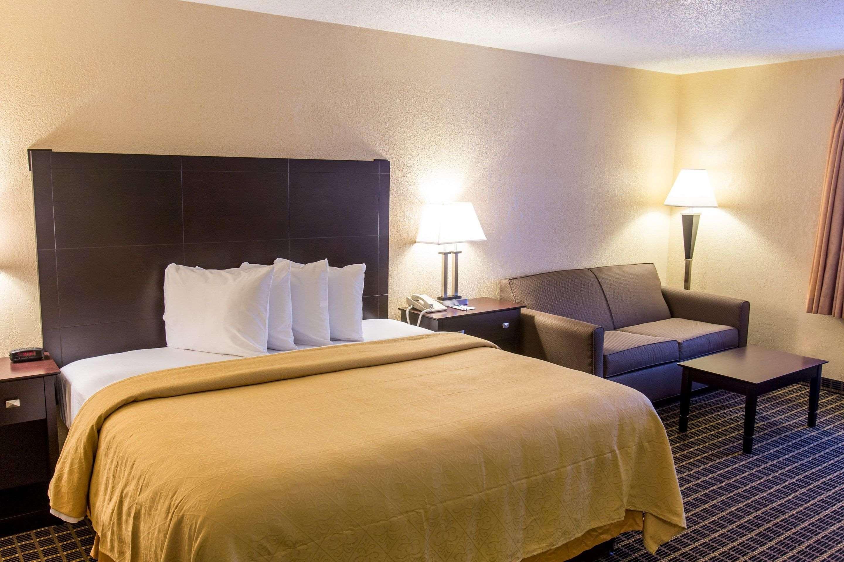 Quality Inn & Suites Big Rapids Near University Ngoại thất bức ảnh