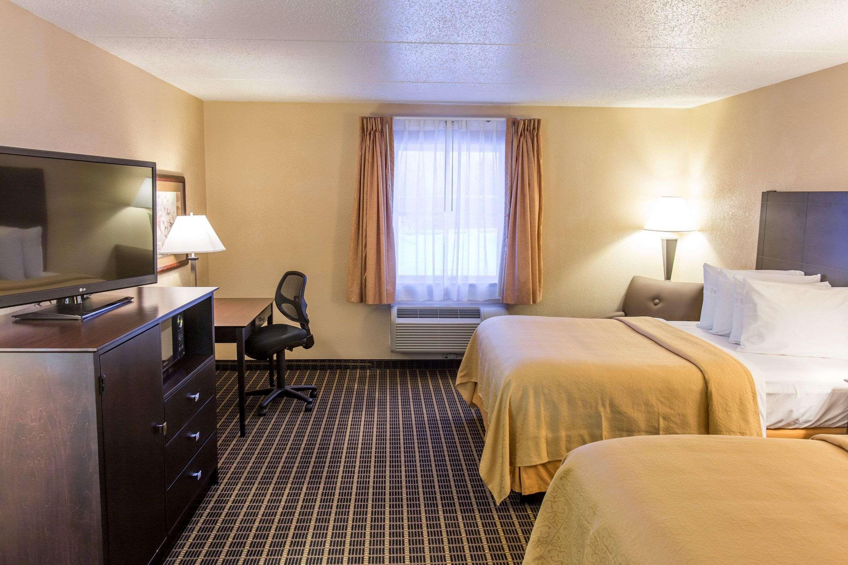Quality Inn & Suites Big Rapids Near University Ngoại thất bức ảnh