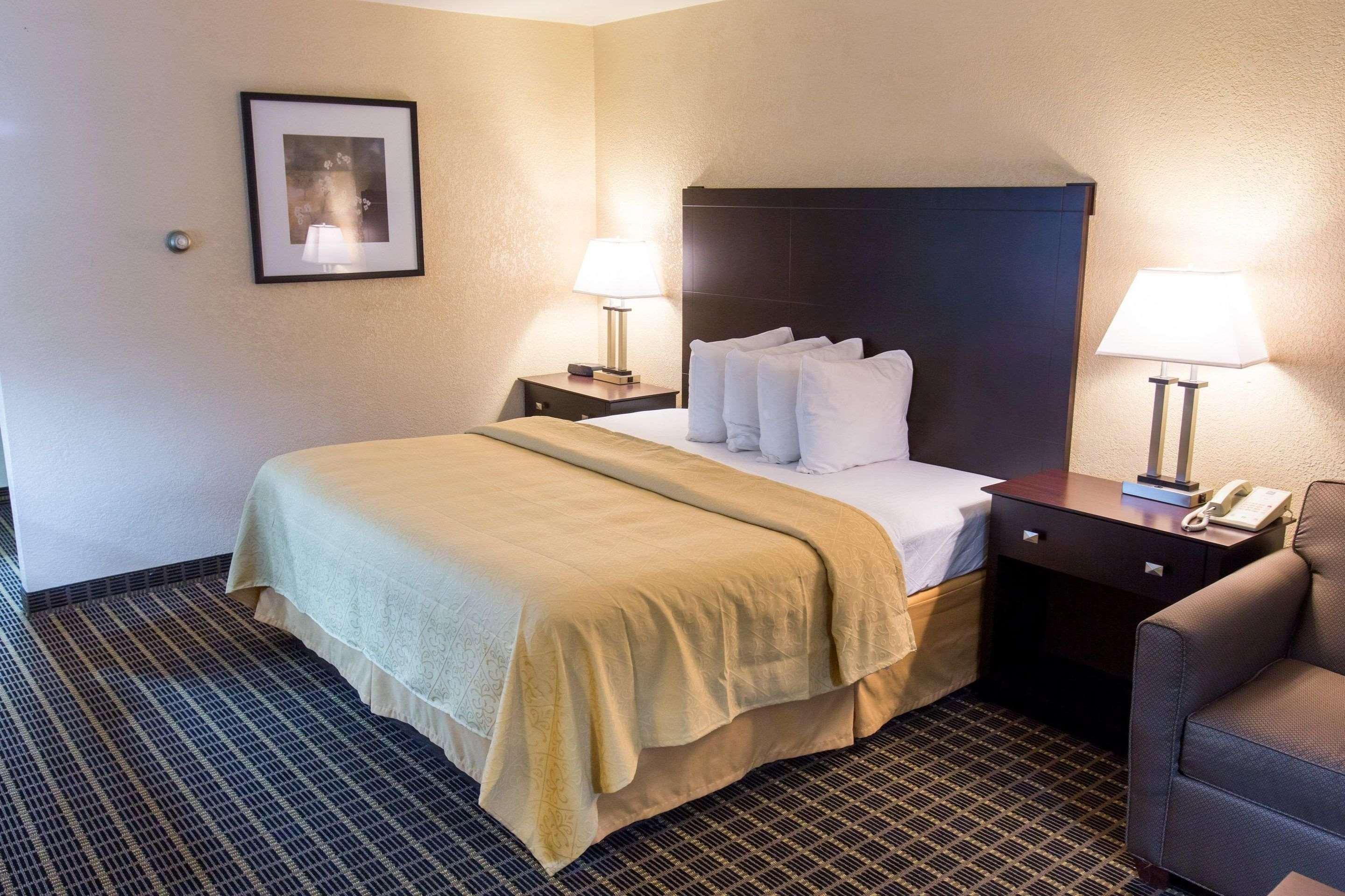 Quality Inn & Suites Big Rapids Near University Ngoại thất bức ảnh