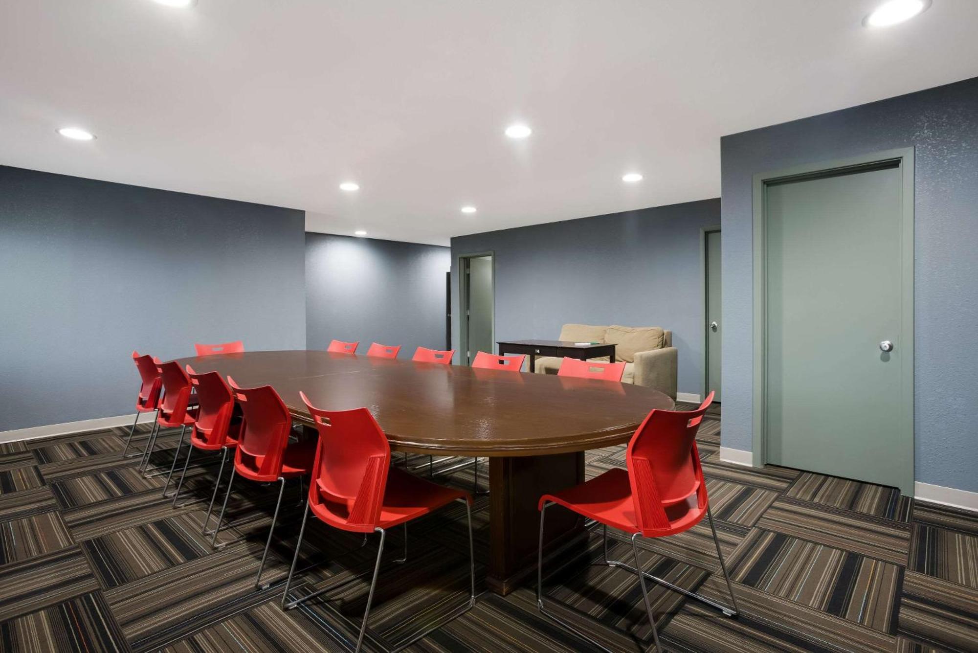Quality Inn & Suites Big Rapids Near University Ngoại thất bức ảnh