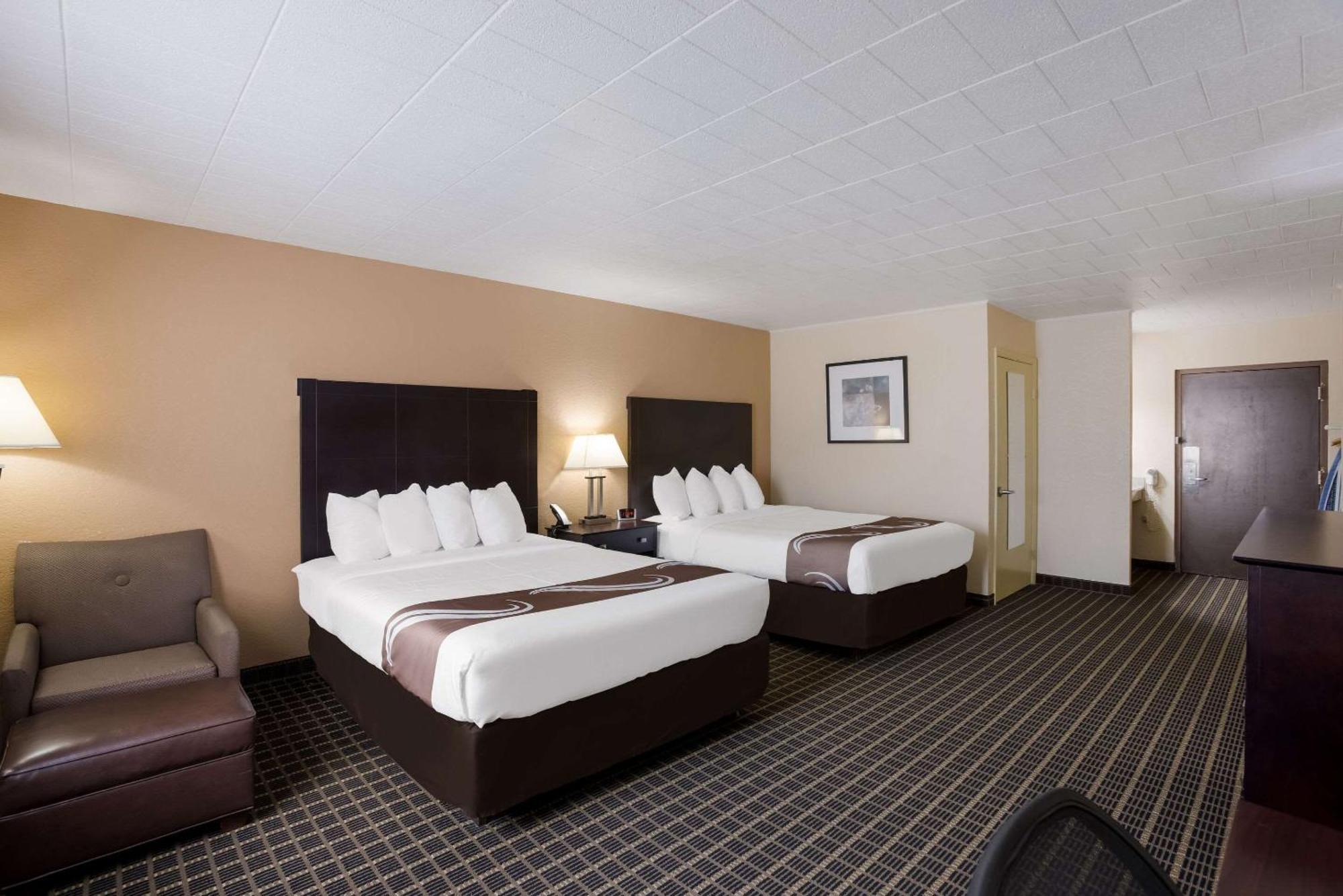 Quality Inn & Suites Big Rapids Near University Ngoại thất bức ảnh