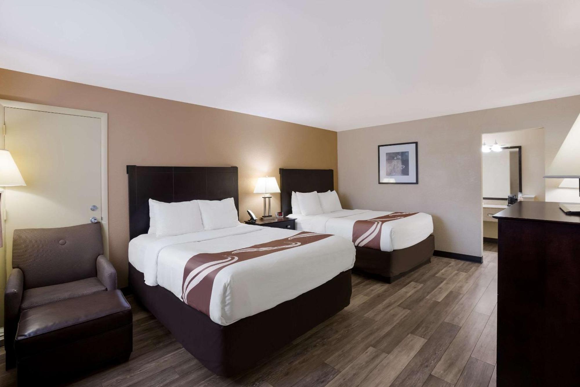 Quality Inn & Suites Big Rapids Near University Ngoại thất bức ảnh