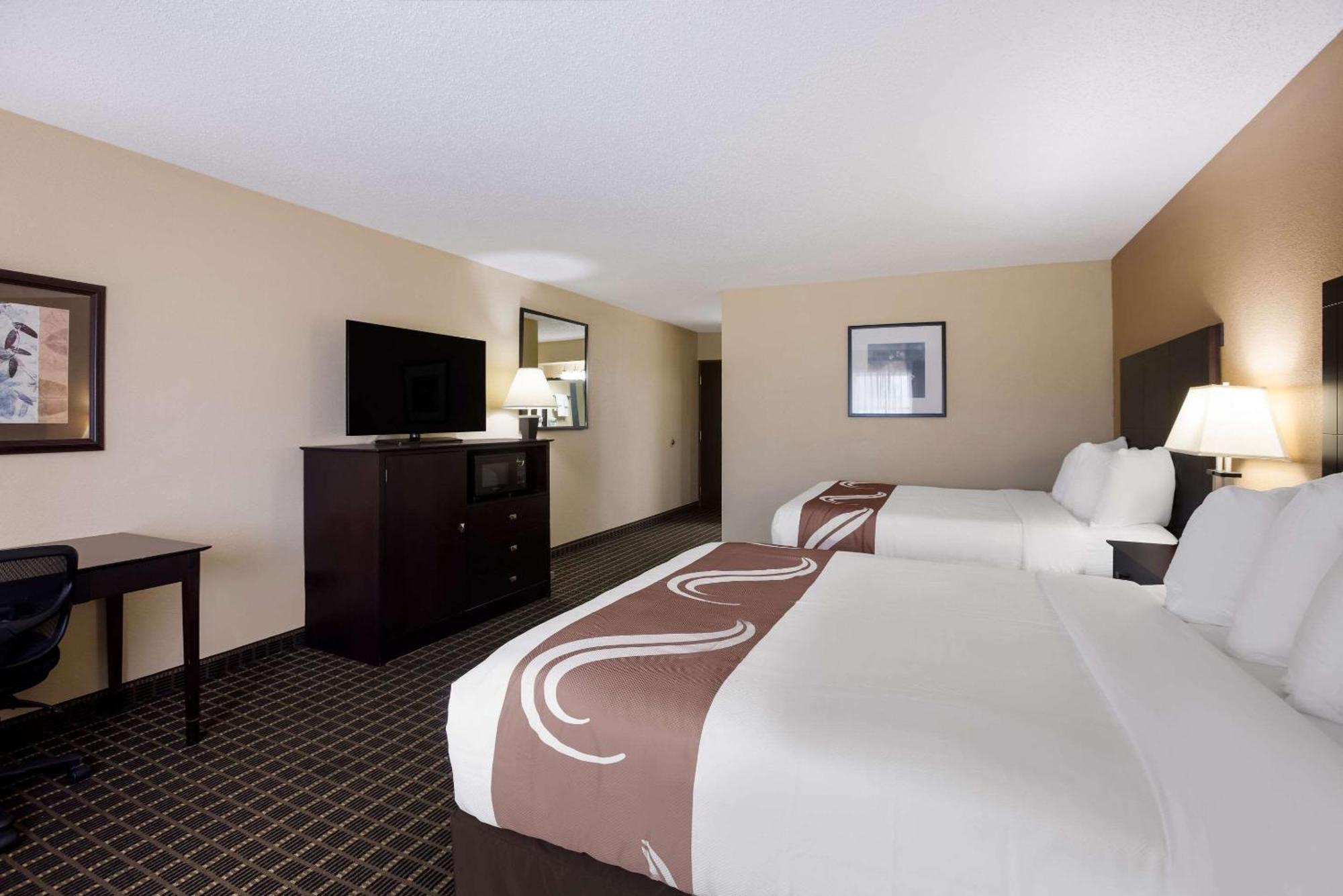 Quality Inn & Suites Big Rapids Near University Ngoại thất bức ảnh