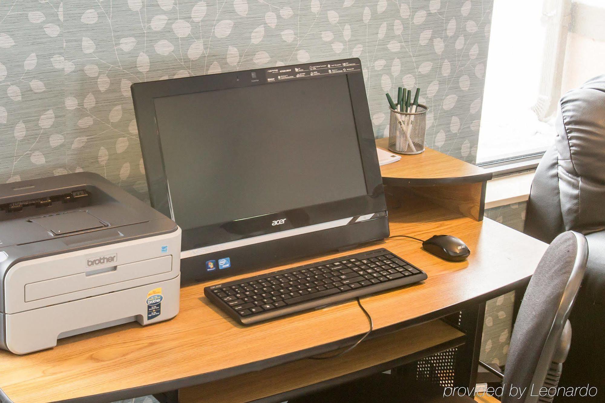 Quality Inn & Suites Big Rapids Near University Ngoại thất bức ảnh